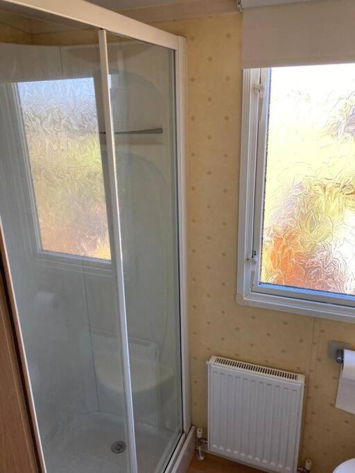Red Squirrel Holiday Home In The Countryside, 10 Mins To Lligwy Beach Llandyfrydog Buitenkant foto