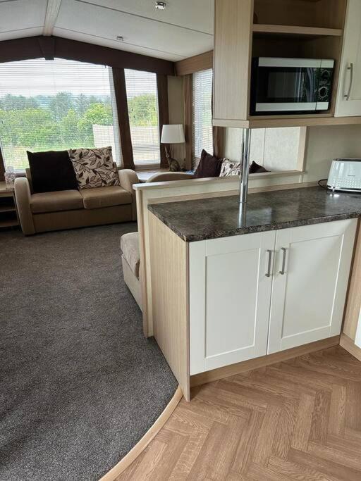 Red Squirrel Holiday Home In The Countryside, 10 Mins To Lligwy Beach Llandyfrydog Buitenkant foto